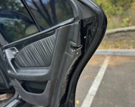 Черный Мерседес Е-Класс, объемом двигателя 3.2 л и пробегом 674 тыс. км за 3450 $, фото 10 на Automoto.ua