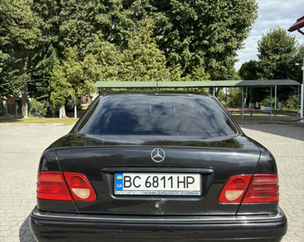 Черный Мерседес Е-Класс, объемом двигателя 2 л и пробегом 478 тыс. км за 3800 $, фото 12 на Automoto.ua