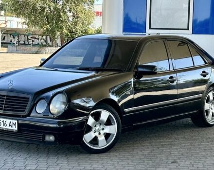 Черный Мерседес Е-Класс, объемом двигателя 2.8 л и пробегом 350 тыс. км за 3500 $, фото 5 на Automoto.ua