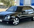 Черный Мерседес Е-Класс, объемом двигателя 2.8 л и пробегом 350 тыс. км за 3500 $, фото 5 на Automoto.ua