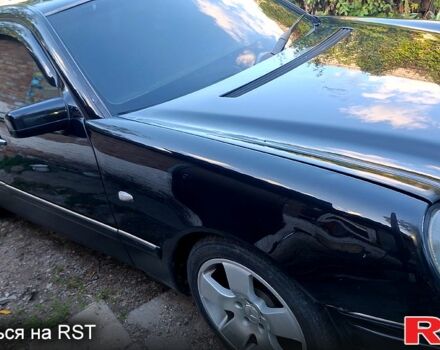 Черный Мерседес Е-Класс, объемом двигателя 2.8 л и пробегом 537 тыс. км за 3400 $, фото 1 на Automoto.ua