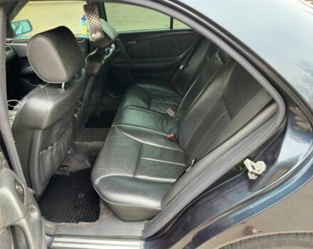 Черный Мерседес Е-Класс, объемом двигателя 3.2 л и пробегом 490 тыс. км за 3217 $, фото 6 на Automoto.ua