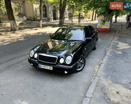 Черный Мерседес Е-Класс, объемом двигателя 3.2 л и пробегом 450 тыс. км за 3600 $, фото 1 на Automoto.ua