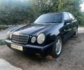 Черный Мерседес Е-Класс, объемом двигателя 2.2 л и пробегом 500 тыс. км за 2000 $, фото 1 на Automoto.ua