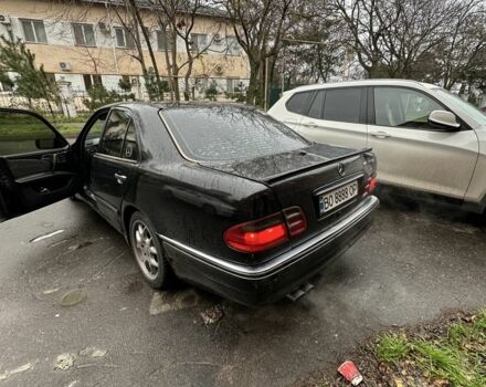 Чорний Мерседес Е-Клас, об'ємом двигуна 3.2 л та пробігом 450 тис. км за 3333 $, фото 2 на Automoto.ua