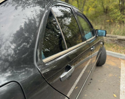 Черный Мерседес Е-Класс, объемом двигателя 3.2 л и пробегом 674 тыс. км за 3450 $, фото 4 на Automoto.ua