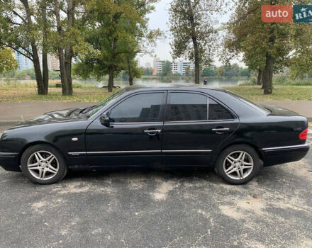 Черный Мерседес Е-Класс, объемом двигателя 2.3 л и пробегом 505 тыс. км за 3350 $, фото 2 на Automoto.ua