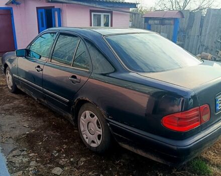 Чорний Мерседес Е-Клас, об'ємом двигуна 2 л та пробігом 0 тис. км за 2500 $, фото 1 на Automoto.ua