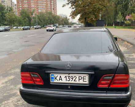Черный Мерседес Е-Класс, объемом двигателя 2.3 л и пробегом 505 тыс. км за 3350 $, фото 4 на Automoto.ua