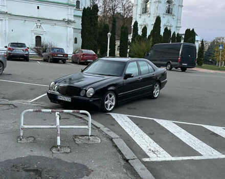 Чорний Мерседес Е-Клас, об'ємом двигуна 2 л та пробігом 528 тис. км за 5000 $, фото 2 на Automoto.ua