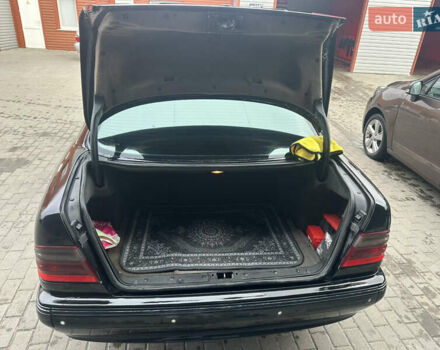 Чорний Мерседес Е-Клас, об'ємом двигуна 2 л та пробігом 528 тис. км за 5000 $, фото 6 на Automoto.ua