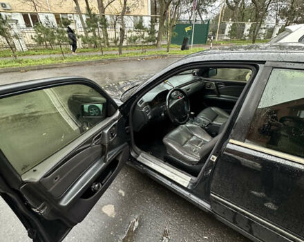 Черный Мерседес Е-Класс, объемом двигателя 3.2 л и пробегом 450 тыс. км за 3333 $, фото 6 на Automoto.ua