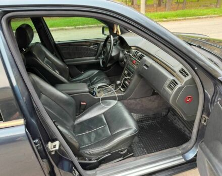 Черный Мерседес Е-Класс, объемом двигателя 3.2 л и пробегом 490 тыс. км за 3217 $, фото 5 на Automoto.ua