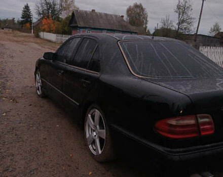 Чорний Мерседес Е-Клас, об'ємом двигуна 2 л та пробігом 360 тис. км за 2900 $, фото 6 на Automoto.ua