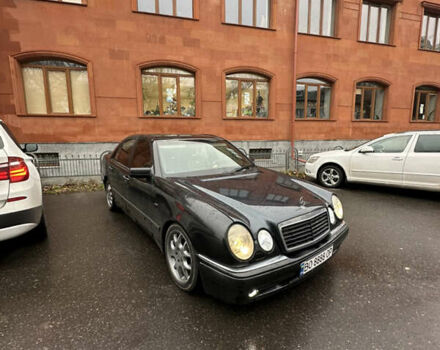 Черный Мерседес Е-Класс, объемом двигателя 3.2 л и пробегом 450 тыс. км за 3333 $, фото 1 на Automoto.ua