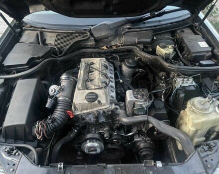 Черный Мерседес Е-Класс, объемом двигателя 2.2 л и пробегом 500 тыс. км за 2000 $, фото 9 на Automoto.ua