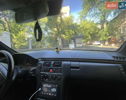 Черный Мерседес Е-Класс, объемом двигателя 3.2 л и пробегом 450 тыс. км за 3600 $, фото 15 на Automoto.ua