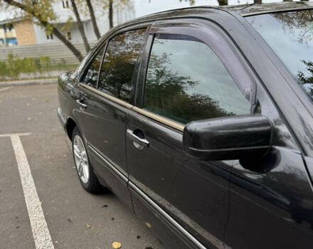 Черный Мерседес Е-Класс, объемом двигателя 3.2 л и пробегом 674 тыс. км за 3450 $, фото 6 на Automoto.ua