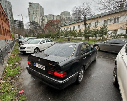 Черный Мерседес Е-Класс, объемом двигателя 3.2 л и пробегом 450 тыс. км за 3333 $, фото 4 на Automoto.ua