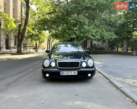 Черный Мерседес Е-Класс, объемом двигателя 3.2 л и пробегом 450 тыс. км за 3600 $, фото 4 на Automoto.ua