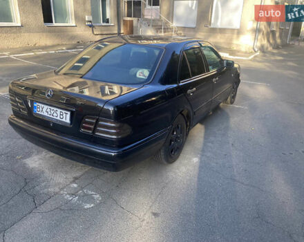 Черный Мерседес Е-Класс, объемом двигателя 2 л и пробегом 423 тыс. км за 4200 $, фото 4 на Automoto.ua