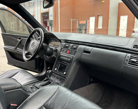 Чорний Мерседес Е-Клас, об'ємом двигуна 2 л та пробігом 528 тис. км за 5000 $, фото 11 на Automoto.ua