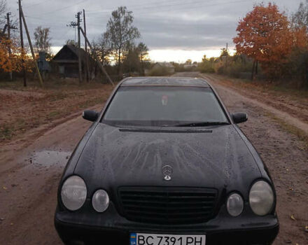 Чорний Мерседес Е-Клас, об'ємом двигуна 2 л та пробігом 360 тис. км за 2900 $, фото 1 на Automoto.ua