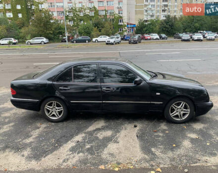 Черный Мерседес Е-Класс, объемом двигателя 2.3 л и пробегом 505 тыс. км за 3350 $, фото 3 на Automoto.ua