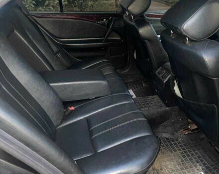 Черный Мерседес Е-Класс, объемом двигателя 2.2 л и пробегом 500 тыс. км за 2000 $, фото 8 на Automoto.ua