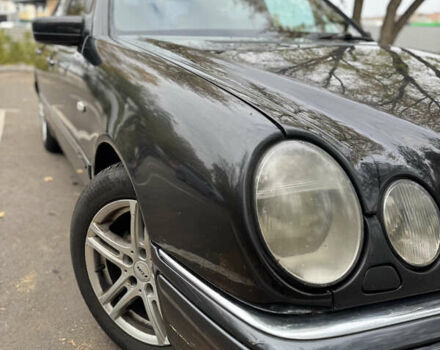 Черный Мерседес Е-Класс, объемом двигателя 3.2 л и пробегом 674 тыс. км за 3450 $, фото 5 на Automoto.ua