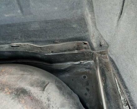 Черный Мерседес Е-Класс, объемом двигателя 2 л и пробегом 250 тыс. км за 3000 $, фото 25 на Automoto.ua