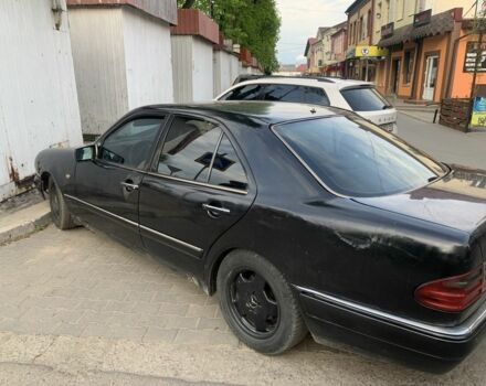 Черный Мерседес Е-Класс, объемом двигателя 3 л и пробегом 370 тыс. км за 2400 $, фото 1 на Automoto.ua