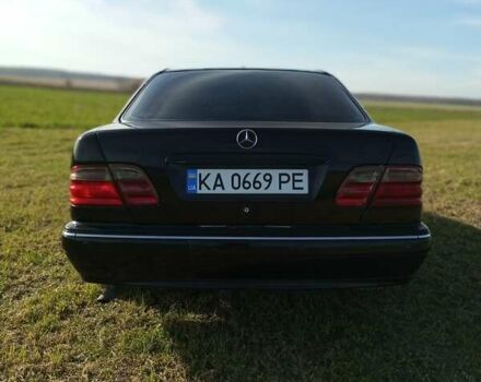 Черный Мерседес Е-Класс, объемом двигателя 2 л и пробегом 250 тыс. км за 3000 $, фото 2 на Automoto.ua