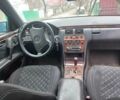Черный Мерседес Е-Класс, объемом двигателя 2.4 л и пробегом 300 тыс. км за 2300 $, фото 7 на Automoto.ua