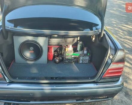 Черный Мерседес Е-Класс, объемом двигателя 3.2 л и пробегом 450 тыс. км за 4999 $, фото 2 на Automoto.ua