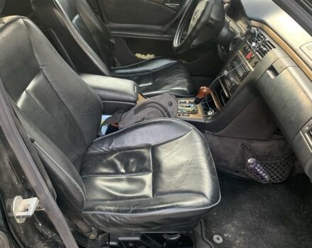 Черный Мерседес Е-Класс, объемом двигателя 3 л и пробегом 370 тыс. км за 2400 $, фото 4 на Automoto.ua