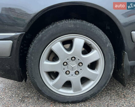 Черный Мерседес Е-Класс, объемом двигателя 3.2 л и пробегом 372 тыс. км за 4500 $, фото 10 на Automoto.ua