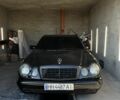 Черный Мерседес Е-Класс, объемом двигателя 2.8 л и пробегом 300 тыс. км за 2160 $, фото 1 на Automoto.ua