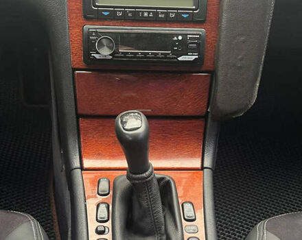 Черный Мерседес Е-Класс, объемом двигателя 2 л и пробегом 307 тыс. км за 4400 $, фото 6 на Automoto.ua