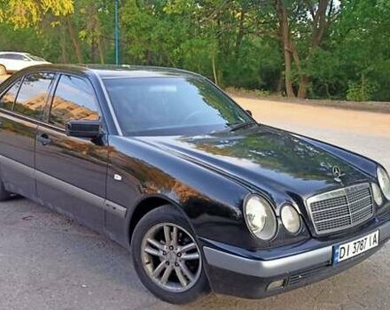Чорний Мерседес Е-Клас, об'ємом двигуна 2 л та пробігом 312 тис. км за 4900 $, фото 1 на Automoto.ua