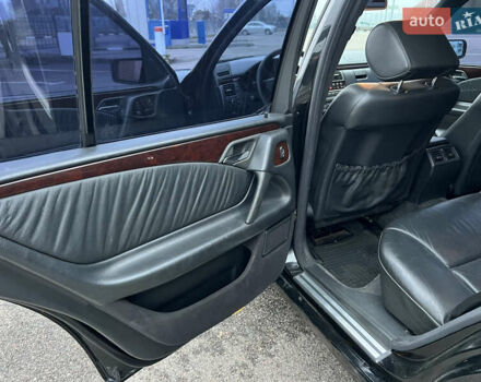Черный Мерседес Е-Класс, объемом двигателя 3.2 л и пробегом 372 тыс. км за 4500 $, фото 39 на Automoto.ua
