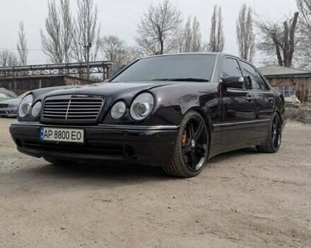 Черный Мерседес Е-Класс, объемом двигателя 5.5 л и пробегом 500 тыс. км за 20000 $, фото 5 на Automoto.ua
