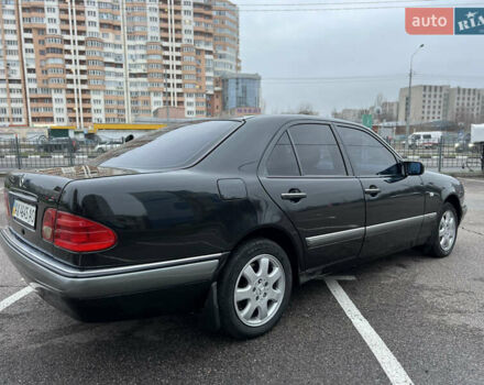 Черный Мерседес Е-Класс, объемом двигателя 3.2 л и пробегом 372 тыс. км за 4500 $, фото 14 на Automoto.ua