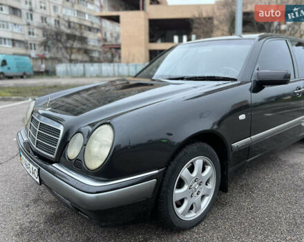 Черный Мерседес Е-Класс, объемом двигателя 3.2 л и пробегом 372 тыс. км за 4500 $, фото 24 на Automoto.ua