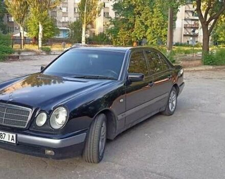 Черный Мерседес Е-Класс, объемом двигателя 2 л и пробегом 312 тыс. км за 4000 $, фото 8 на Automoto.ua