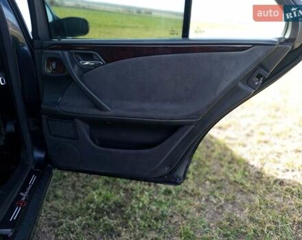 Черный Мерседес Е-Класс, объемом двигателя 2 л и пробегом 250 тыс. км за 3000 $, фото 16 на Automoto.ua