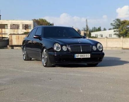 Черный Мерседес Е-Класс, объемом двигателя 5.5 л и пробегом 500 тыс. км за 20000 $, фото 1 на Automoto.ua