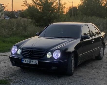 Мерседес Е-Класс 1998 в Белой Церкве на Automoto.ua Черный Мерседес Е-Класс, объемом двигателя 2 л и пробегом 876 тыс. км за 2800 $, фото 3 на Automoto.ua