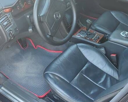 Черный Мерседес Е-Класс, объемом двигателя 3.2 л и пробегом 450 тыс. км за 4999 $, фото 7 на Automoto.ua