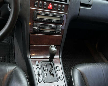 Черный Мерседес Е-Класс, объемом двигателя 3.2 л и пробегом 372 тыс. км за 4500 $, фото 36 на Automoto.ua